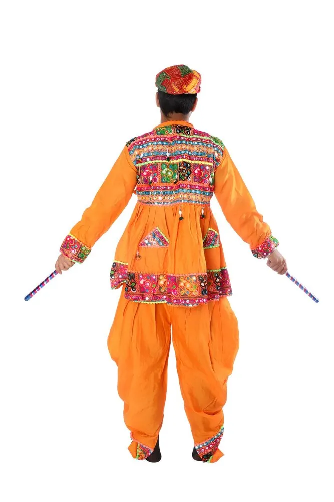 Girl in traditional gujarati garba dress, Girl in chaniya choli vector. Navratri  dandiya vector 10582582 Vector Art at Vecteezy